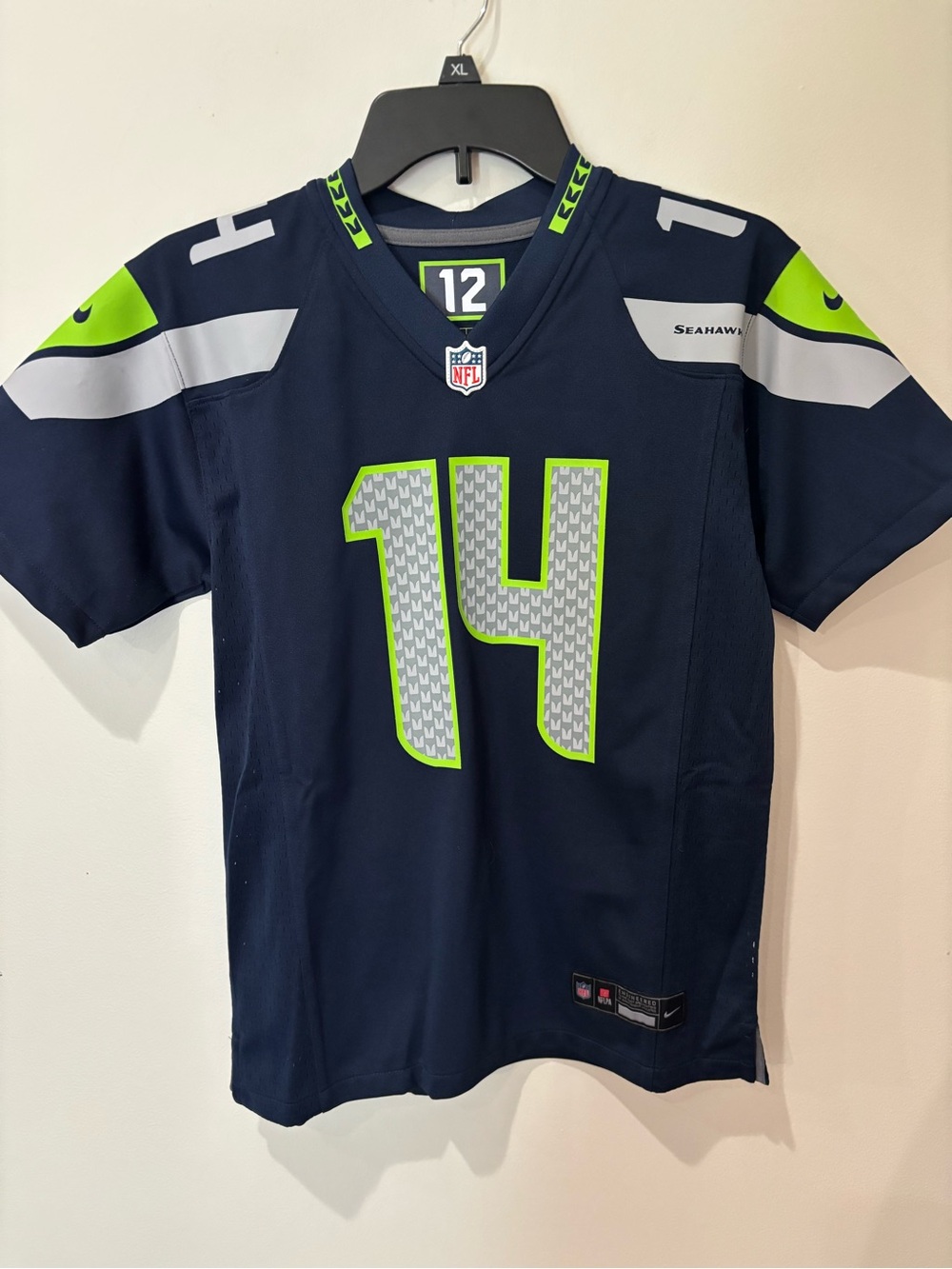 New Seahawks Metcalf Youth Medium Jersey
